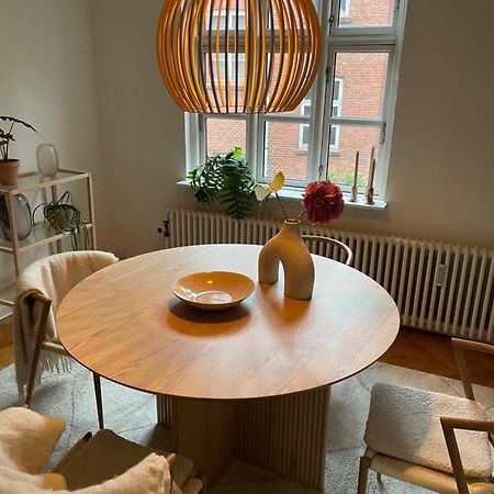 Central Lejlighed Med Udsigt Til Parken Odense Buitenkant foto